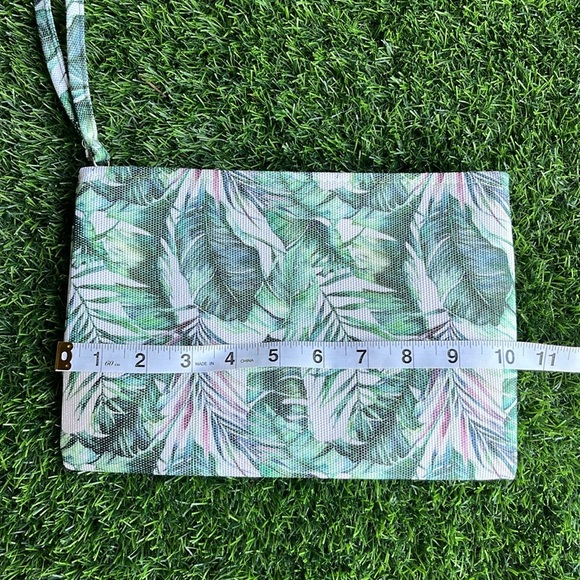 Large Tropical Palm Leaf Print Tote Beach Diaper Bag with Matching Wristlet - Picture 10 of 14